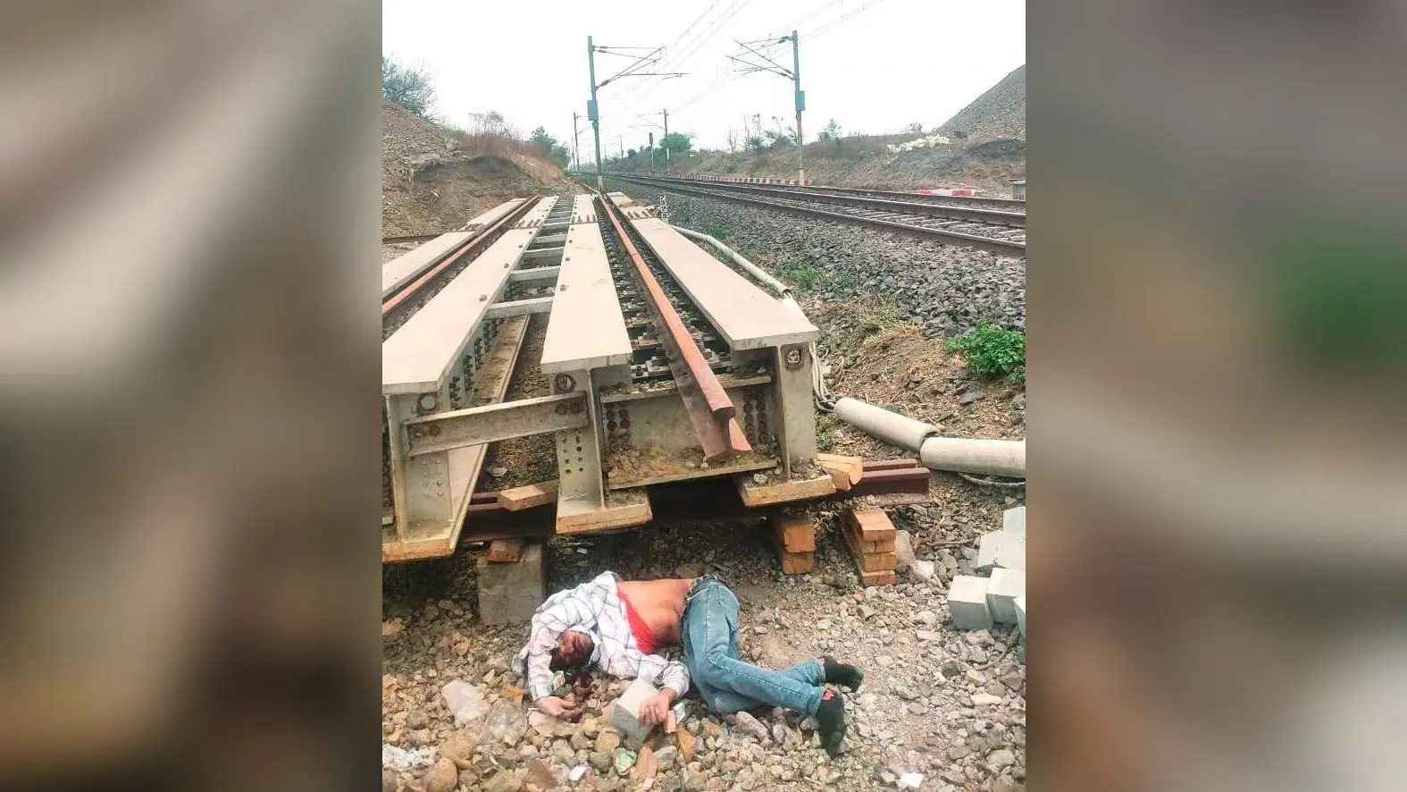 ईद में घर आ रहे युवक की ट्रेन से गिर कर मौत