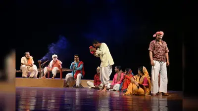 नारी की पीड़ा व उसकी आजादी पर सवाल करता है नाटक