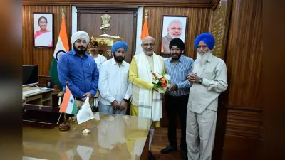 राज्यपाल से मिले कुलपति सहित अन्य गणमान्य लोग