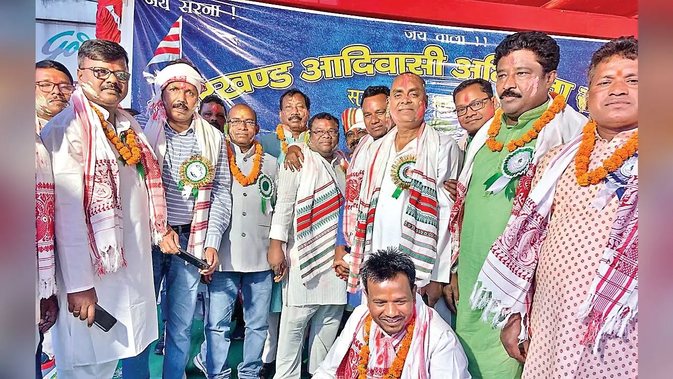 आदिवासी अभियंताओं ने लगाया शिविर