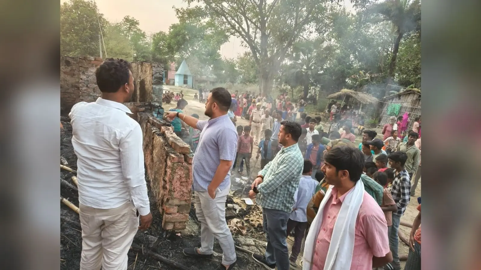 मठ प्रांगण में लगी आग, मूर्ति के कुछ भाग जले