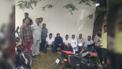 बकाया भाड़ा की मांग को लेकर हाइवा मालिकों ने दिया धरना