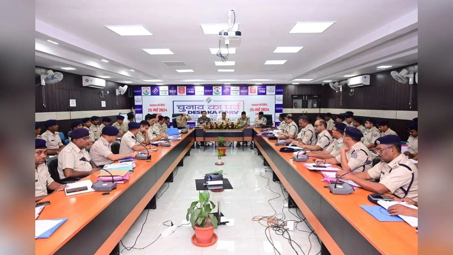 क्षेत्र के 10 शातिर बदमाशों की लिस्ट तैयार कर थानेदार कार्रवाई करें : आइजी