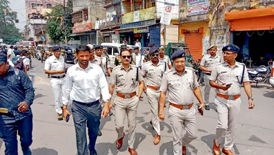 संवेदनशील क्षेत्रों का डीएम व सीपी ने किया दौरा