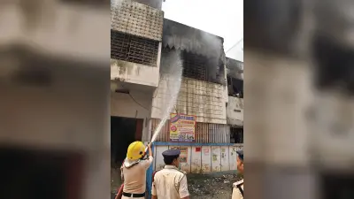 गैस रिसाव से रिटायर्ड इंजीनियर के घर में धमाका, चार कमरों में रखे 15 लाख के सामान जल कर राख