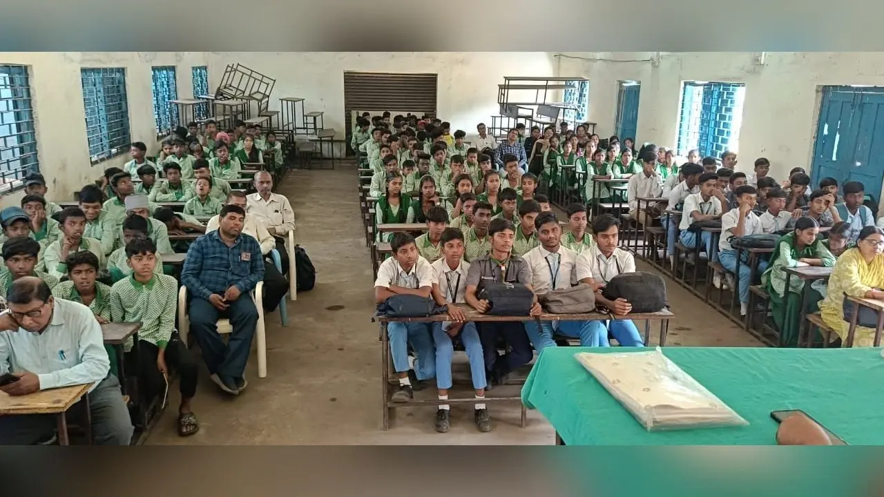 मतदान केंद्रों में चार-चार स्कूली छात्र वॉलंटियर के रूप में होंगे तैनात