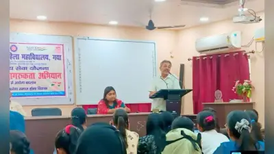 लोकतंत्र में वोट का महत्व, आलस्य त्यागकर बढ़-चढ़ कर मतदान करें
