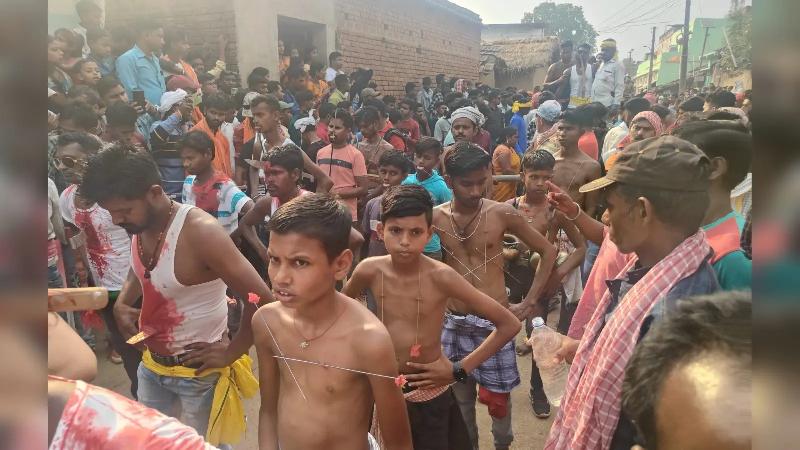 पुंडरू गांव में भोक्ताओं ने दिखाये हैरतअंगेज करतब