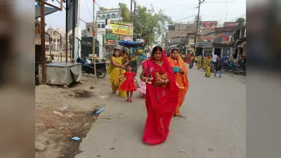 छठ व्रतियों ने अस्ताचलगामी भगवान भास्कर को किया अर्घ अर्पित