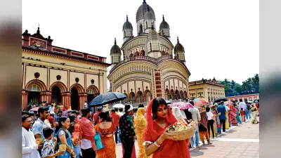 पोइला बोइशाख पर मंदिरों में उमड़ी भीड़
