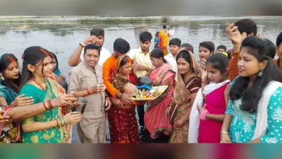 चैती छठ : अस्ताचलगामी सूर्य को दिया गया अर्घ्य