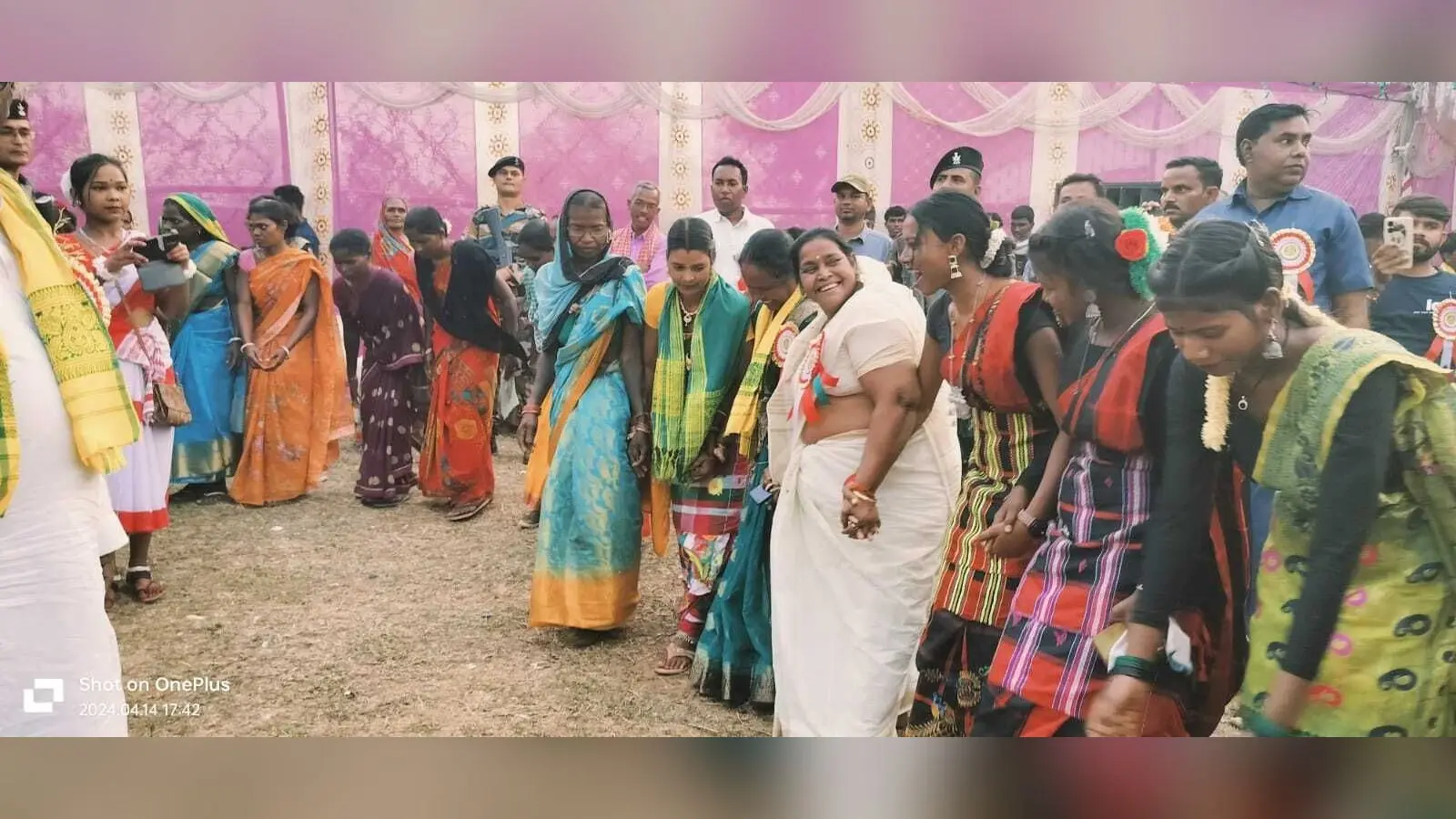 नावाडीह में प्रखंड स्तरीय सरहुल महोत्सव का आयोजन