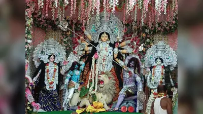 महिलाओं ने खोईंछा भरकर की मां महागौरी की आराधना