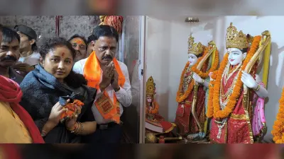कल्पना सोरेन ने की मां दुर्गे की पूजा-अर्चना