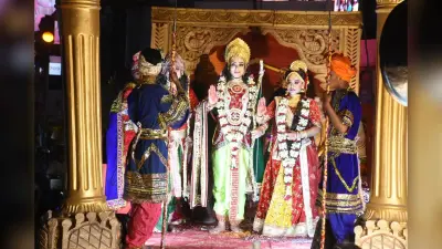 कहीं दिखा दशावतार, तो कहीं श्री राम दरबार