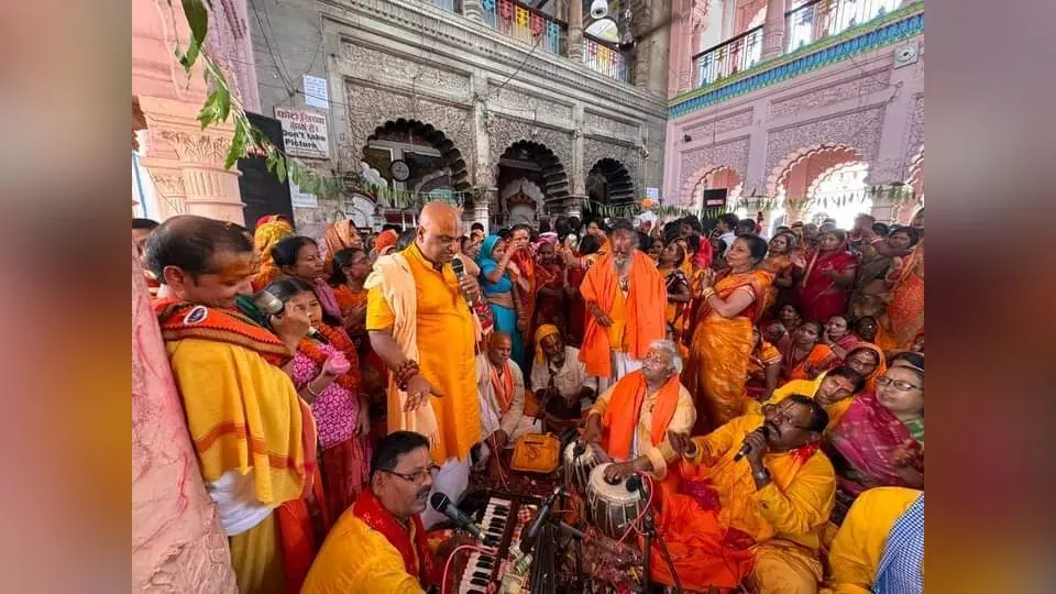 श्रीराम के जन्मोत्सव पर जनकपुर के जानकी मंदिर में उमड़ी भीड़