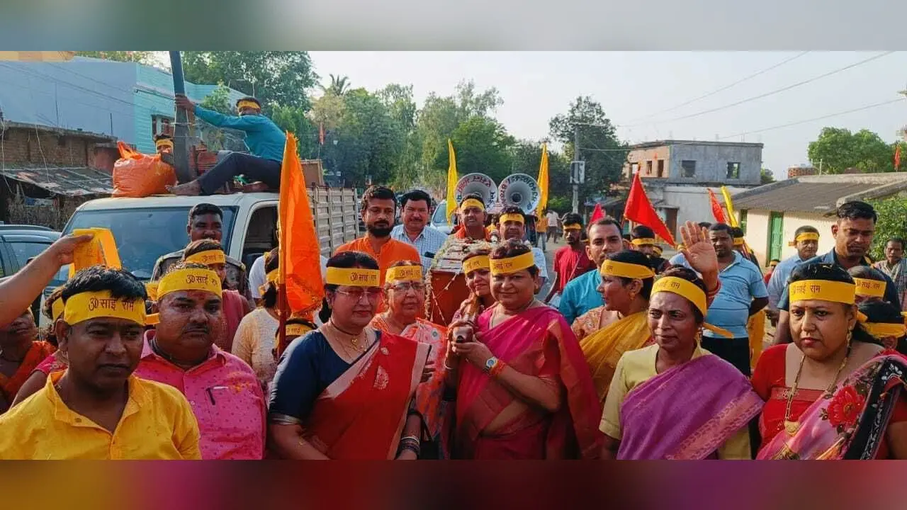 शिरडीधाम साई मंदिर से निकाली गई पालकी यात्रा