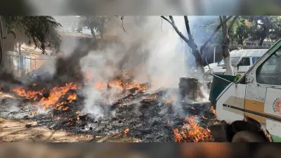 जेपीएन अस्पताल की झाड़ी में लगी आग
