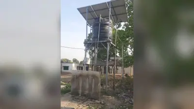 सोलर जलमीनार से पानी की आपूर्ति ठप, विद्यार्थी व ग्रामीण परेशान