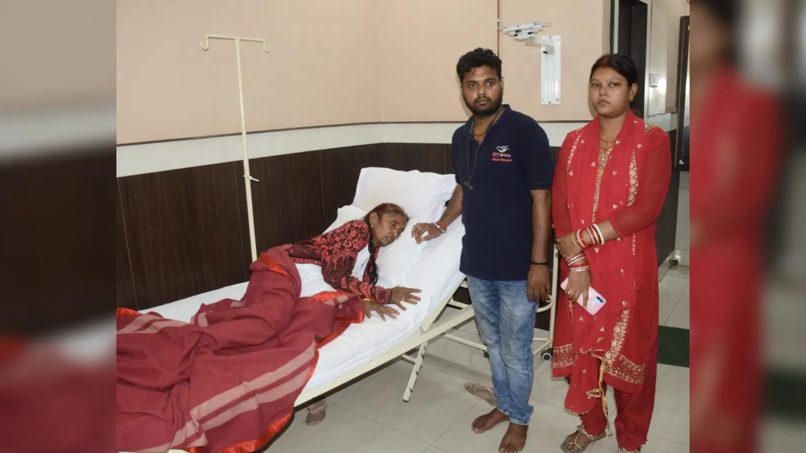 संपत्ति विवाद में दो भाइयों ने अस्पताल में भर्ती मां के साथ की धक्का मुक्की, भाई को पीटा