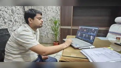 मानगो निगम ने 16 ऑटो में हेलोजन लगा जेनरेटर से जलाया