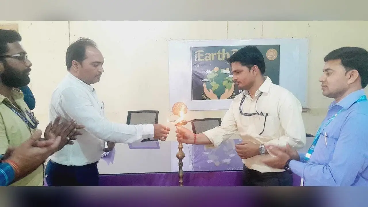 चित्रांकन प्रतियोगिता में आजाद, कामिनी, आशा ने मारी बाजी