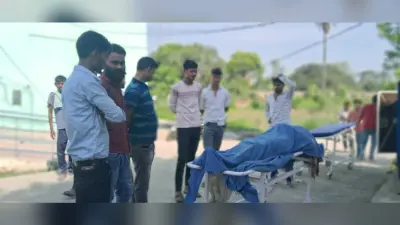 ट्रक-टैंकर की टक्कर में टैंकर के खलासी की मौत, चालक घायल