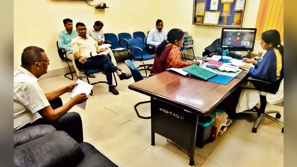 बूथों पर छांव के लिए टेंट की व्यवस्था करें बीडीओ