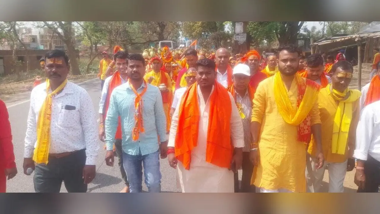 बगजोबरा और धधकीडीह में कलश यात्रा के साथ पांच दिवसीय यज्ञ शुरू