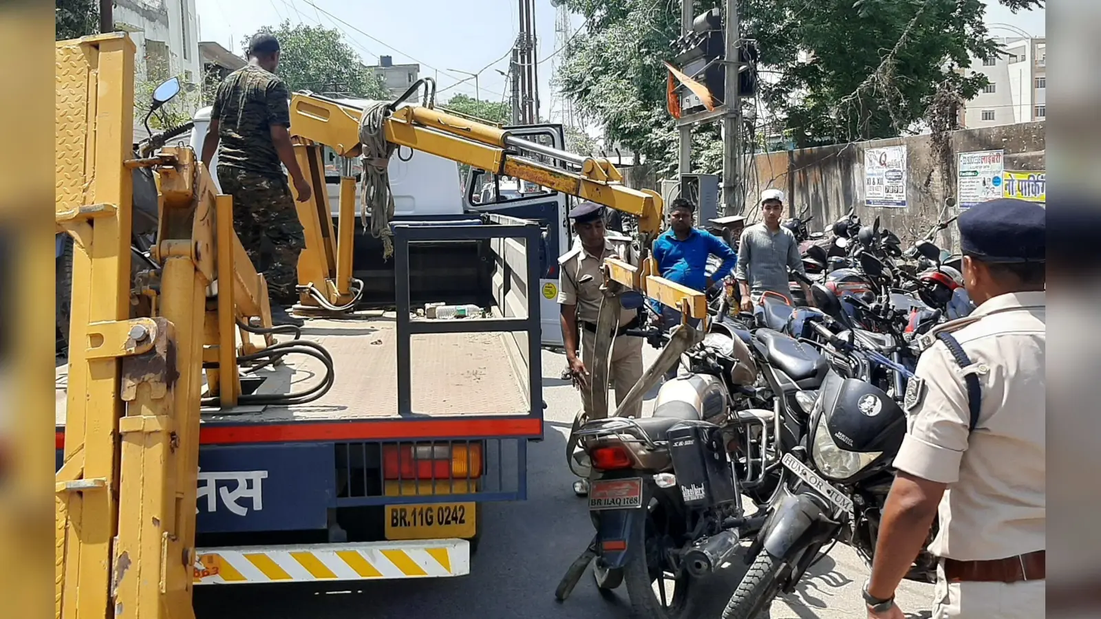 11 बजते ही लगा गया जाम कड़ी धूप में हुए लोग परेशान