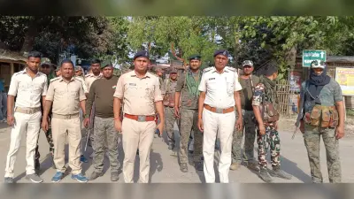 लोकसभा चुनाव को लेकर अनगढ़ पुलिस ने किया फ्लैग मार्च