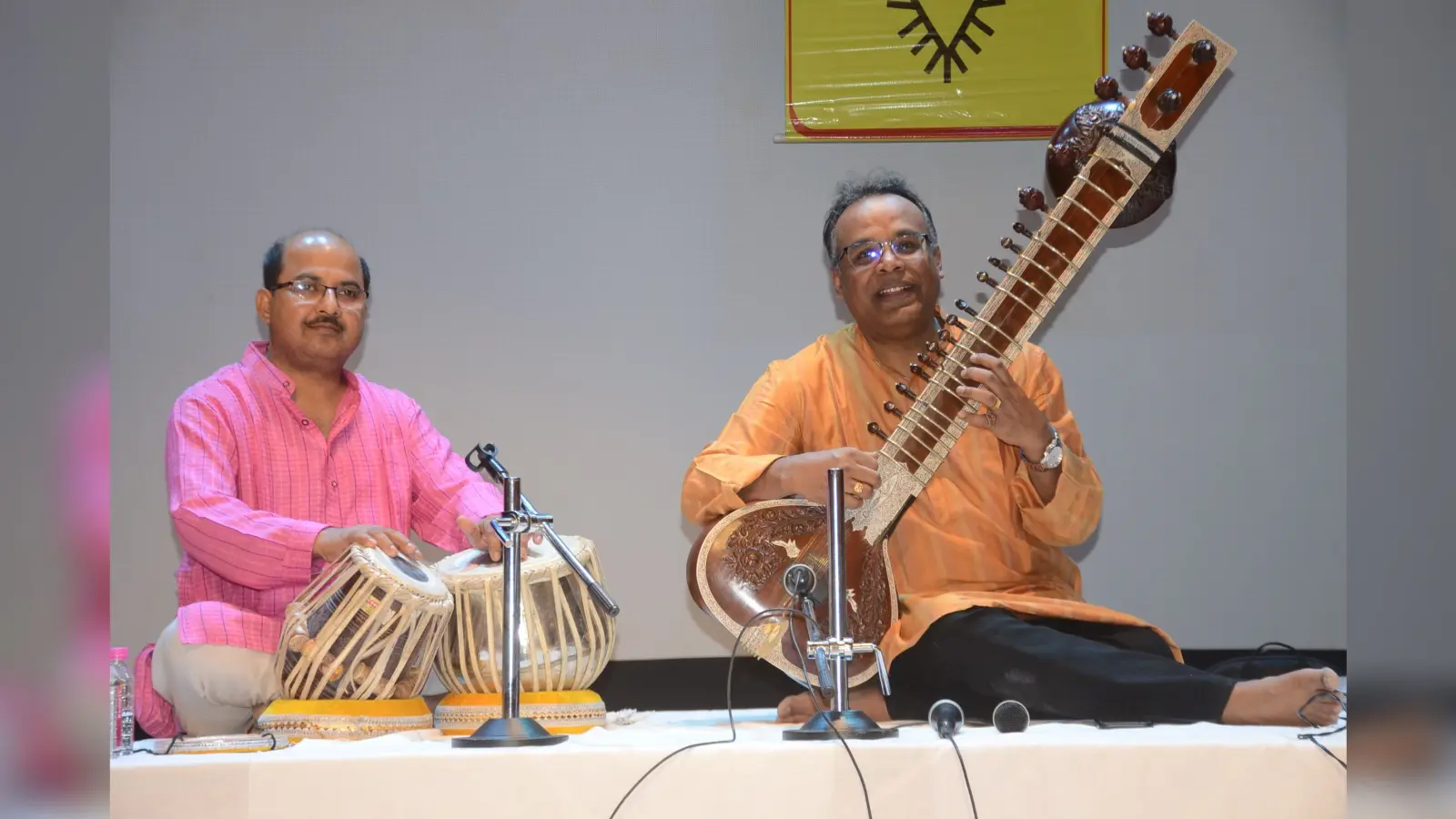 सितार वादक गौरव मजूमदार ने राग नट भैरव पर किया मंत्रमुग्ध