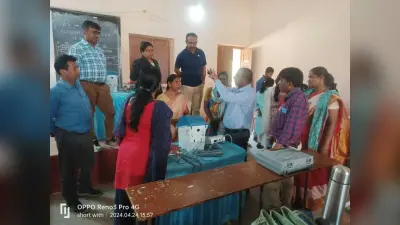 महिला मतदान कर्मियों को प्रशिक्षण