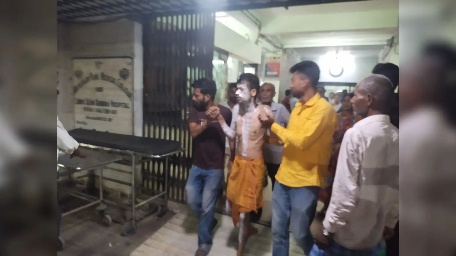 रंजिश में युवक पर फेंका तेजाब, भर्ती