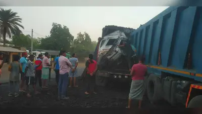 कोयला लदे हाइवा की होटल के पास खड़े हाइवा से टक्कर, महेशपुर निवासी उपचालक की मौत