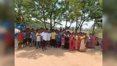 बंडामुंडा में गरमायी राजनीति, मुखी बस्ती में दो गुट भिड़े, धक्का-मुक्की हुई
