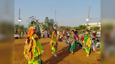 महिला छऊ टीम ने नृत्य प्रस्तुत कर लूटी वाहवाही