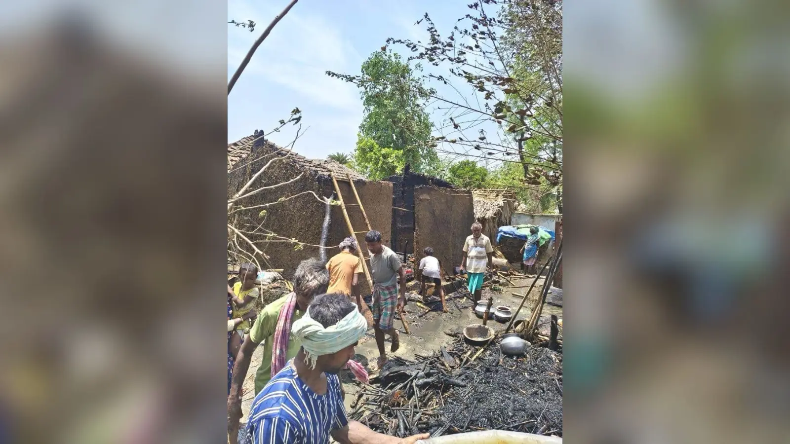 पुआल के पल्ले में लगी आग की चपेट में आया घर, नकदी, राशन, कागजात सहित लाखों के सामान जलकर राख