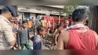 आग लगने से 18 लोगों के आशियाने जले, दो लोग झुलसे