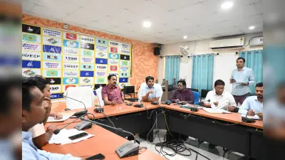 निर्वाचन व आवश्यक सेवा के कर्मी प्रपत्र-12 भर कर पोस्टल बैलेट कोषांग में करें जमा : एसी