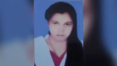 युवती का शव पहुंचा गांव, माहौल गमगीन