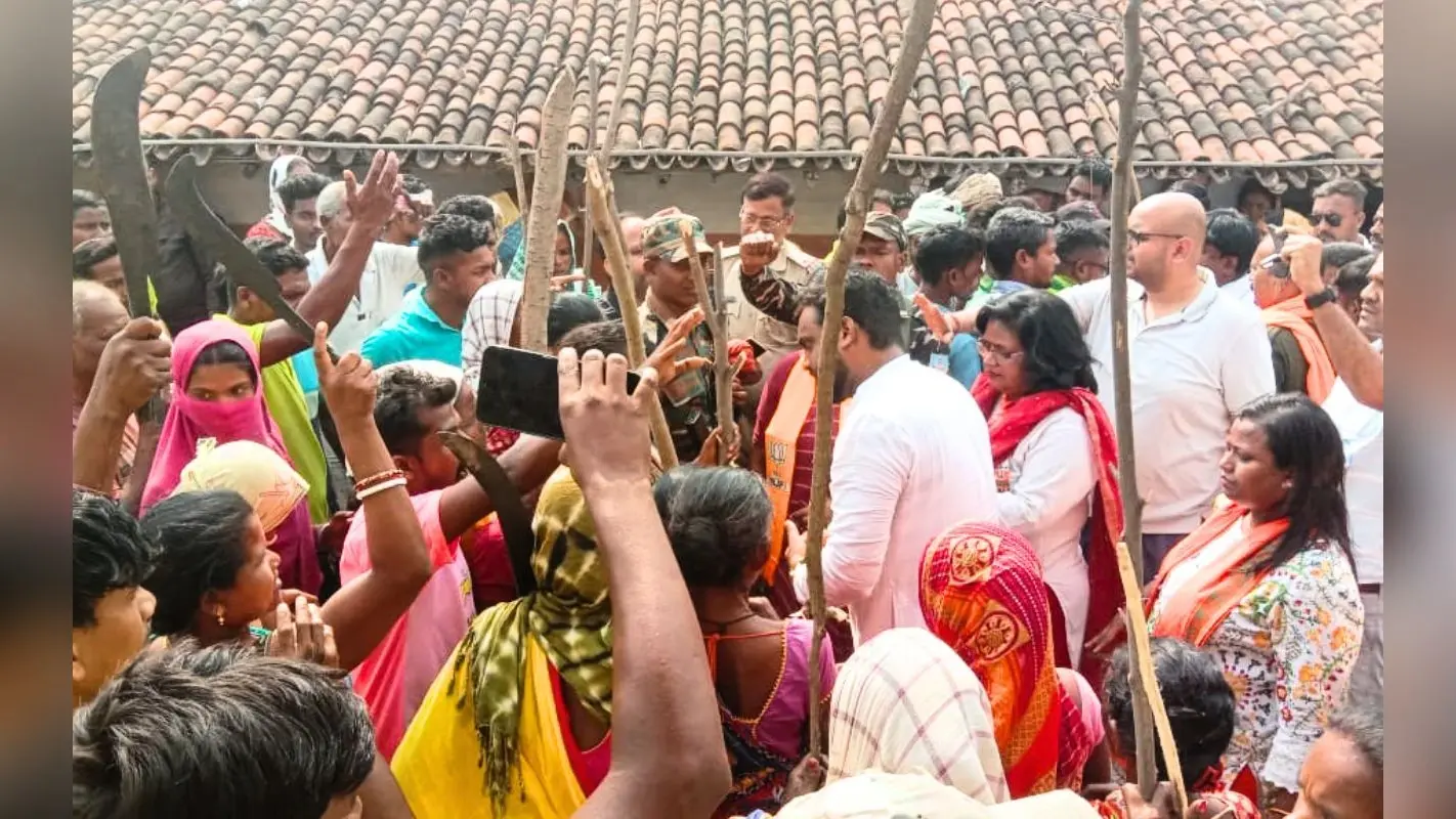 झारखंड : गम्हरिया में प्रचार करने पहुंचीं गीता कोड़ा, भाजपा-झामुमो कार्यकर्ताओं में झड़प, हरवे-हथियार से लैस थे कुछ लोग