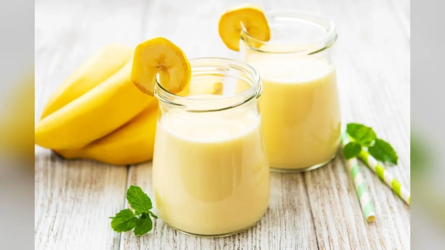 Health Benefits of Banana With Milk: दूध और केला खाने के फायदे डाइटिशियन से जानिए