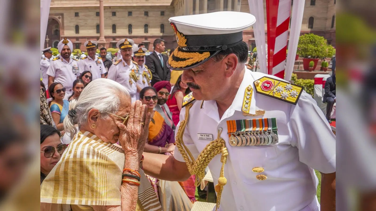 ‘Indian Navy को दुश्मनों के लिए हर समय रहना होगा तैयार’, जानिए कौन हैं एडमिरल त्रिपाठी जिनके नाम दर्ज हैं कई उपलब्धियां
