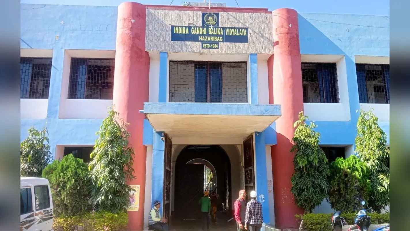 मैट्रिक में इंदिरा गांधी स्कूल की विद्यार्थी बनी झारखंड टॉपर, रिजल्ट के मामले में हजारीबाग जिला दूसरे स्थान पर