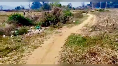 Jamui News: दहियारी के कई गांवों में न सड़क है न बिजली, बटिया स्थित प्रसिद्ध झुमराज मंदिर में श्रद्धालुओं के लिए आज भी सुविधाएं नहीं