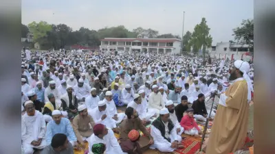 Eid 2024: धनबाद में अकीदतमंदों ने अपनों संग मनायीं ईद की खुशियां, गले लगकर कहा-ईद मुबारक