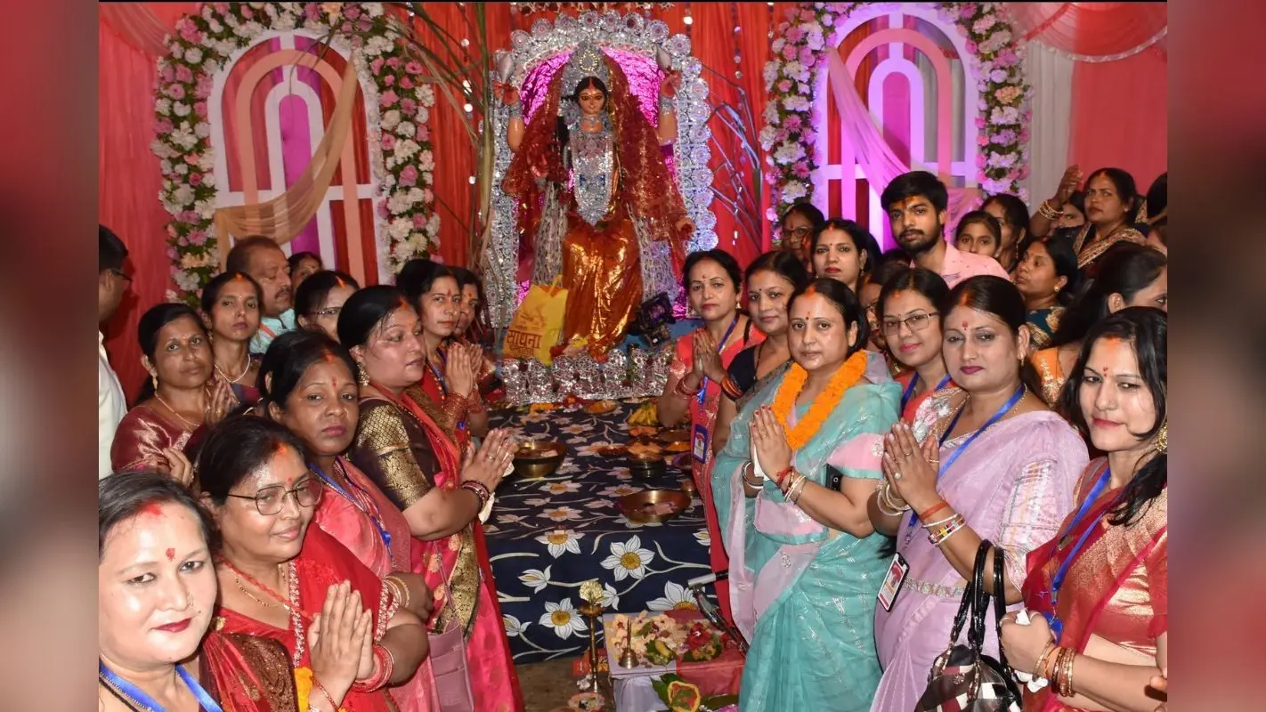 बोकारो में मां मथुरासिनी के जयकारों से गूंजा नंदुवा स्थान, महाआरती में उमड़े श्रद्धालु