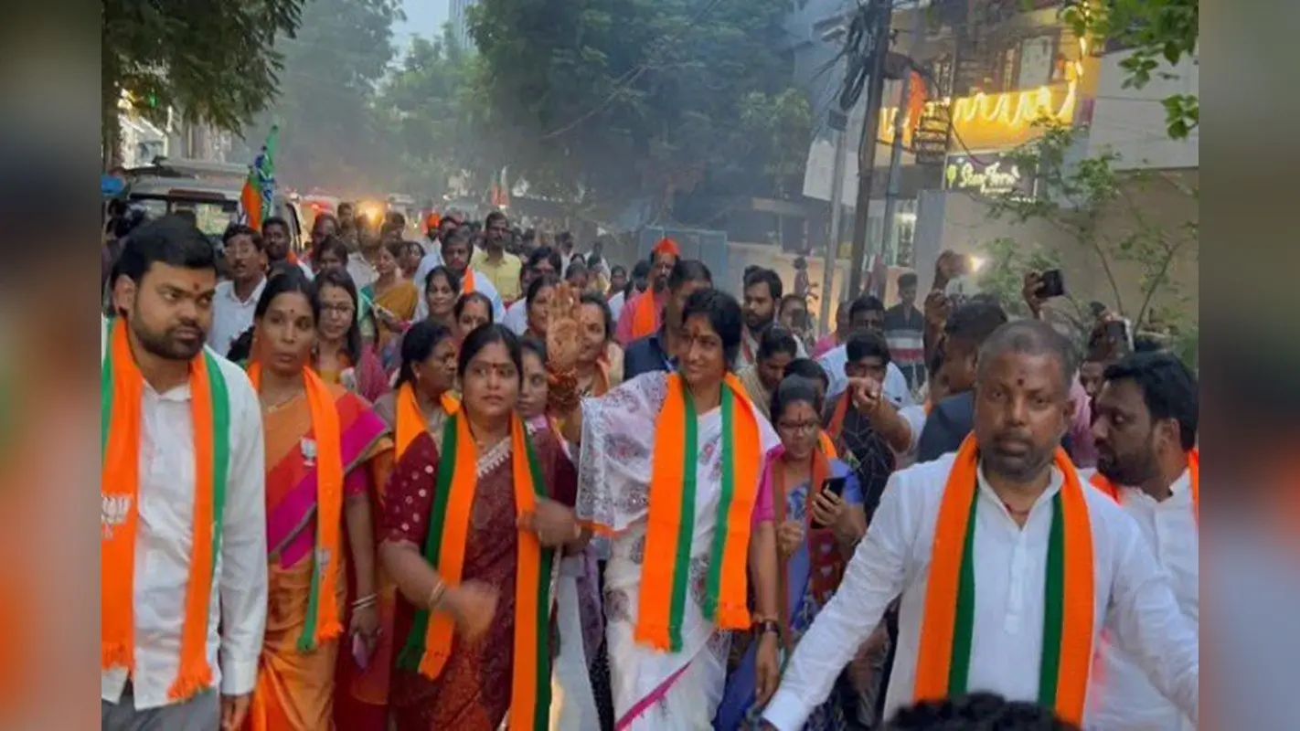Lok Sabha Election 2024 : हैदराबाद सीट से 5 लाख से अधिक वोटर्स के नाम काटे गए, जानिए माधवी लता के मैदान में आने के बाद कैसा है माहौल