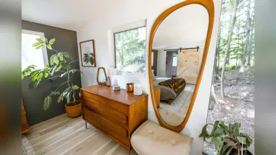Avoid mirror in the morning: सुबह उठते ही न देखे दर्पण, जानिए इसके नुकसान